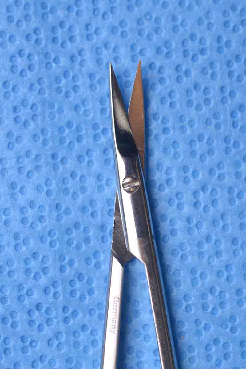 These multi-utility scissors have a variety of oculoplastic uses including trimming skin and fashioning lateral tarsal strips. These are also sometimes referred to as 3397s.
